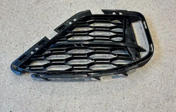 BMW 8 G15 Front bumper lower grill 8074421