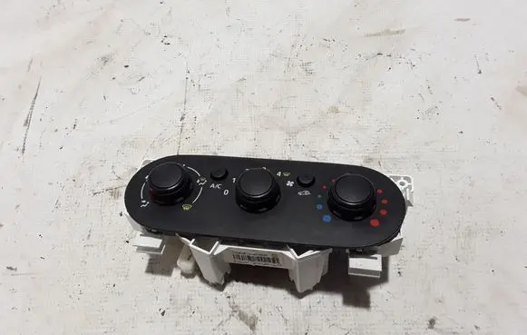 Renault Trafic III (X82) Air conditioner control unit module 275102706R