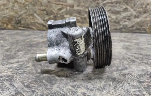 Nissan Primera Power steering pump 26092070
