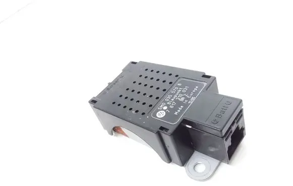 Volkswagen Golf V Aerial antenna amplifier 5M0035570B