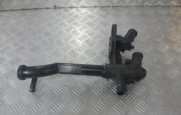 Volkswagen Polo IV 9N3 Thermostat housing 