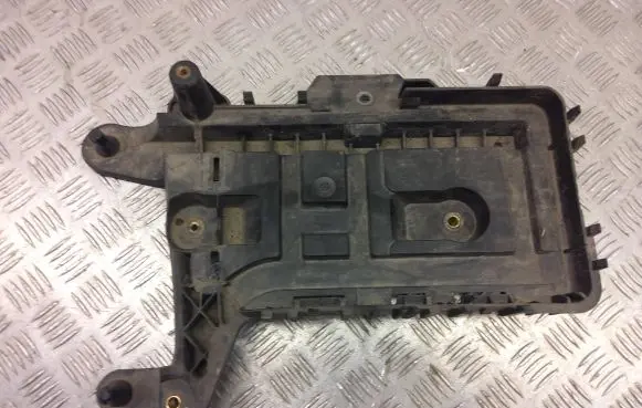 Audi Q3 8U Battery tray 1K0915333