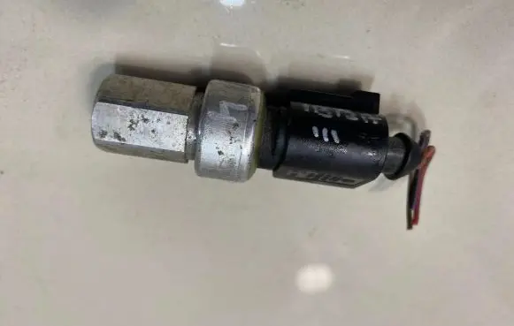 Volkswagen Golf VI Air conditioning (A/C) pressure sensor 1K0959126A