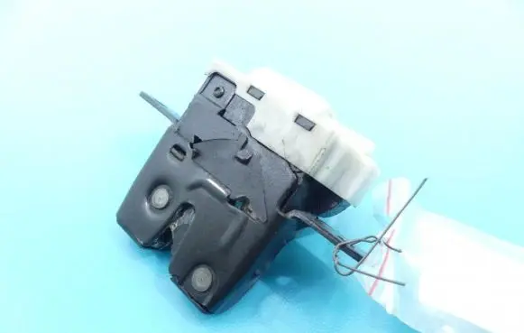 Renault Clio III Tailgate/trunk/boot lock/catch/latch 8200076240E IMPRK1141376
