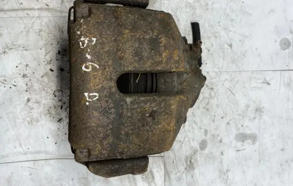 Volkswagen PASSAT B6 Front brake caliper