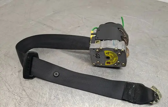 Audi A6 S6 C5 4B Rear seatbelt 00064577