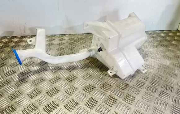 Suzuki SX4 S-Cross Windshield washer fluid reservoir/tank