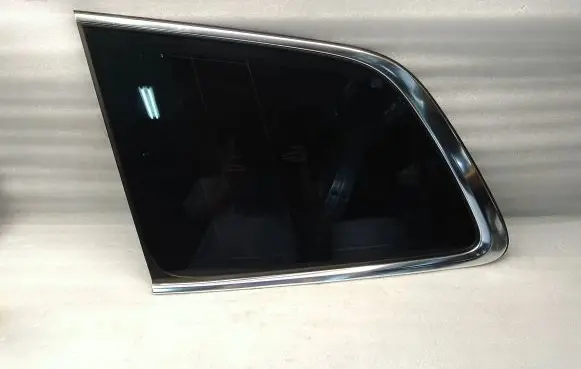 Volvo XC90 Rear vent window glass 31468143 13072017