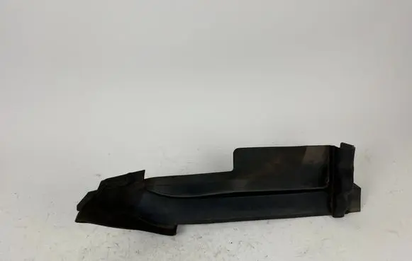 Audi Q7 4M Fender end trim 4M0821170B