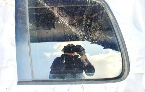 Volkswagen Touran I Rear side window