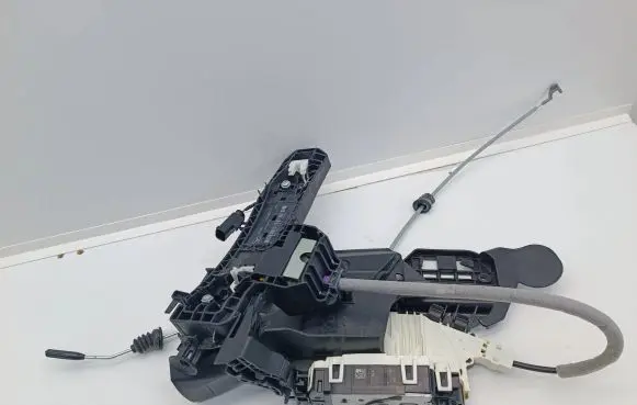 Mercedes-Benz ML W166 Front door lock A1667200435 ZGS002 19803Q14