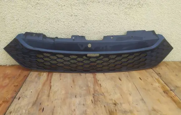 Iveco Daily 6th gen Front bumper upper radiator grill 5801543607