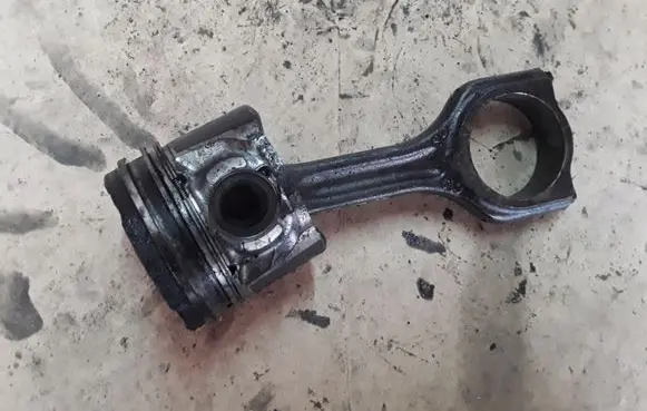 Citroen C3 Picasso Piston with connecting rod 619
