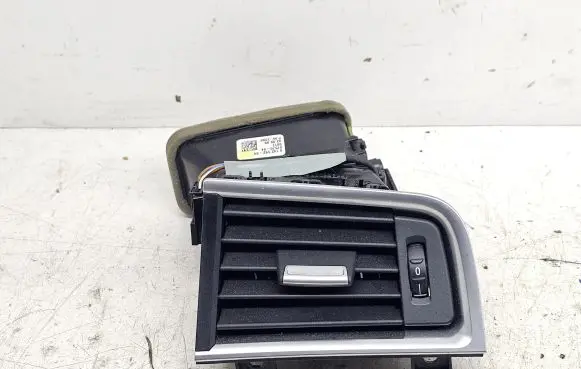 BMW 5 GT F07 Dashboard side air vent grill/cover trim 9142592