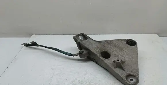 Engine mounting bracket