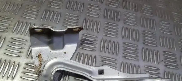 Mazda 2 Engine bonnet/hood hinges