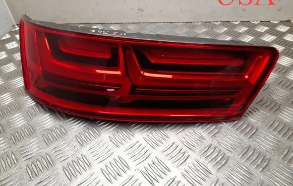 Audi Q7 4M Rear/tail lights 4M0945093D