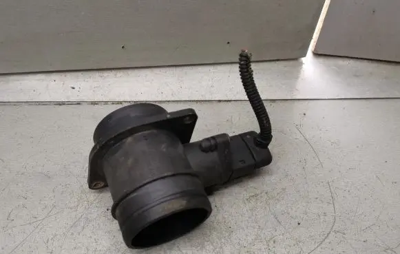 Skoda Octavia Mk1 (1U) Mass air flow meter 0280217121 06A906461
