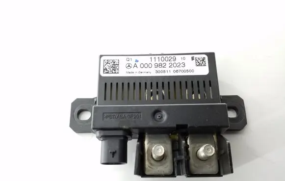 Mercedes-Benz E W212 Charging relay A0009822023