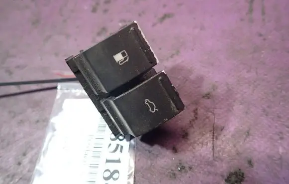 Volkswagen Touareg I Headlight wiper switch 
