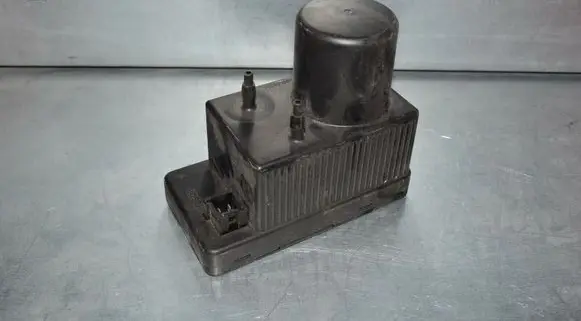 Mercedes-Benz C W203 Central locking vacuum pump A2038000048
