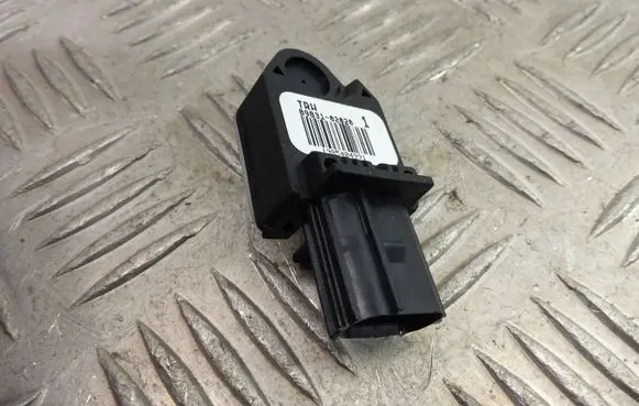 Toyota Corolla E120 E130 Airbag deployment crash/impact sensor 89831-02020