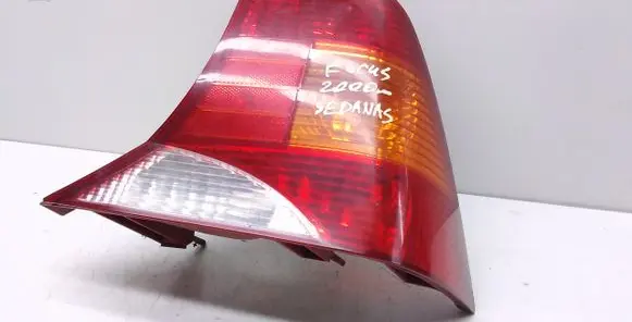 Ford Focus Rear/tail lights XS413404BC