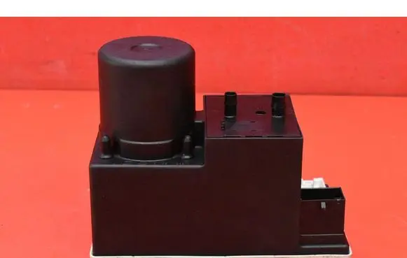 Audi A4 S4 B5 8D Central locking vacuum pump 8L0862257K