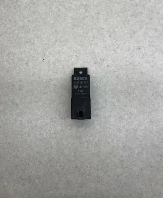 Volvo V70 Glow plug pre-heat relay 0281003037