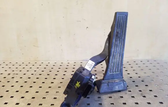 Hyundai i40 Accelerator throttle pedal 327272T900