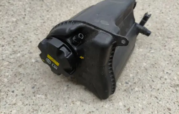 BMW 5 GT F07 Coolant expansion tank/reservoir 7647283 10808611
