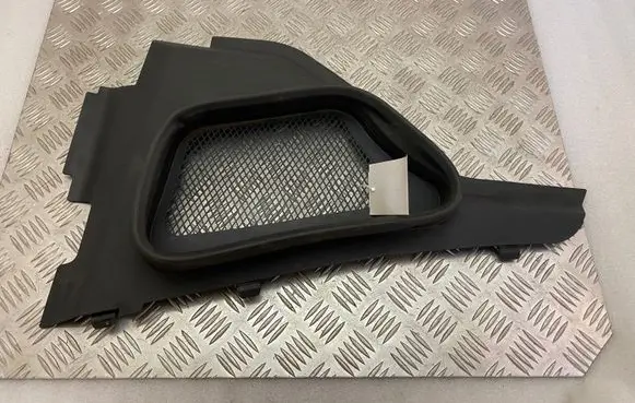 Mercedes-Benz GL X166 Wiper trim A1668300113