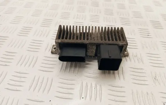Opel Vivaro Glow plug pre-heat relay 271206395R