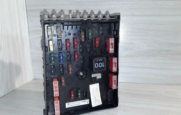 Volkswagen PASSAT B6 Fuse box set 63592777 3C0937125