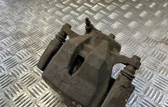 Toyota RAV 4 (XA30) Front brake caliper