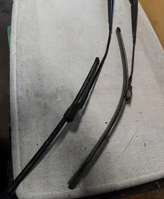 Volkswagen Caddy Front wiper blade arm 2K1955409A