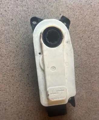 Opel Corsa F Radiator active air flap actuator 5877R1001A