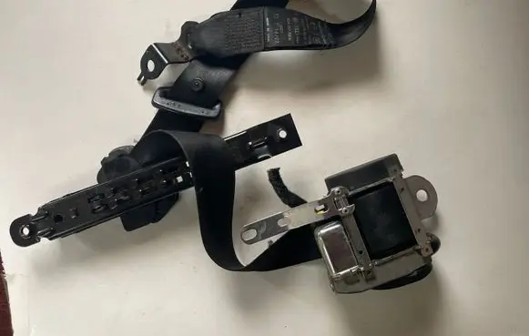 Volkswagen Polo IV 9N3 Front seatbelt 604782400A