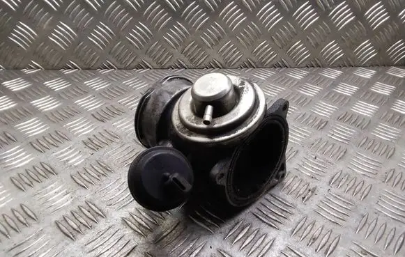 Volkswagen Transporter - Caravelle T5 EGR valve 070128070B