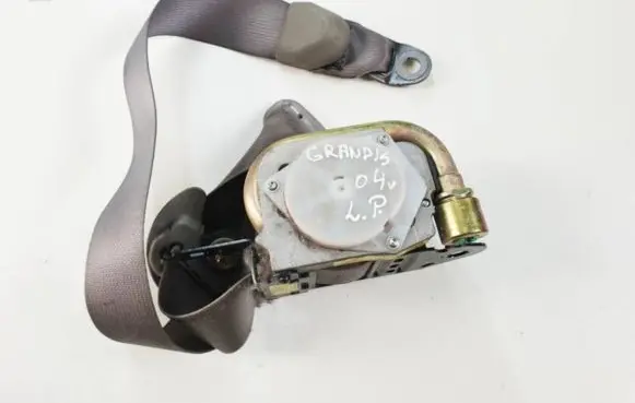 Mitsubishi Grandis Front seatbelt