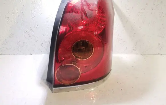 Toyota Avensis T220 Rear/tail lights