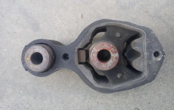 Mazda CX-5 Gearbox mount