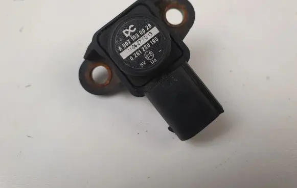 Mercedes-Benz E W212 Air pressure sensor A0071530028