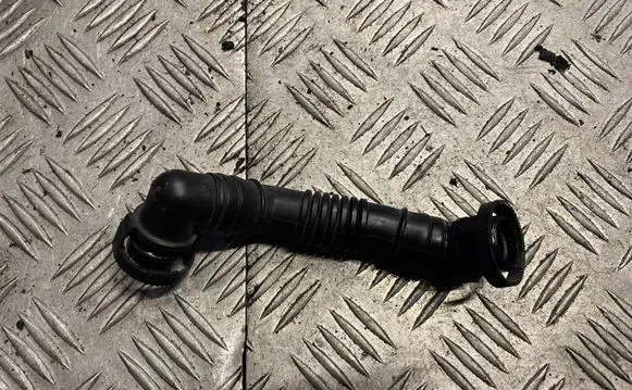 Volkswagen Touran I Breather hose/pipe 03g103493d