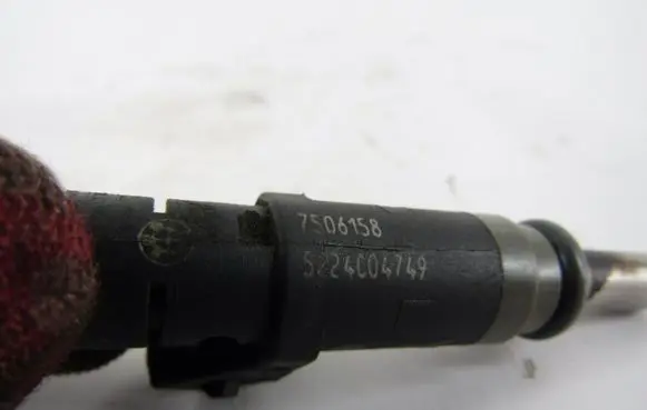BMW 1 E81 E87 Fuel injector 7506158