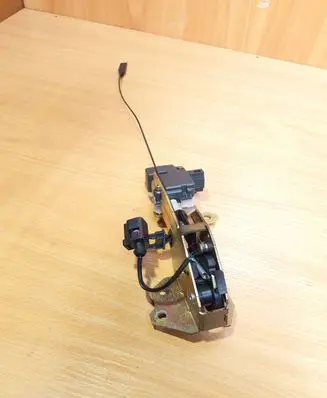 Volkswagen Touareg I Tailgate window lock/catch/latch 7L0827506C