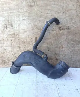 Opel Zafira B Intercooler hose/pipe 55561910 329788454