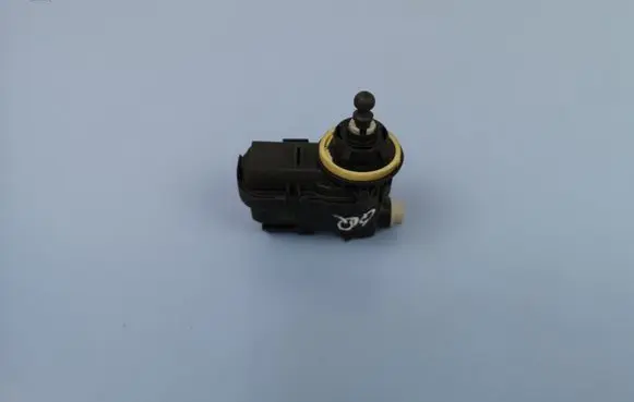 Headlight level adjustment motor
