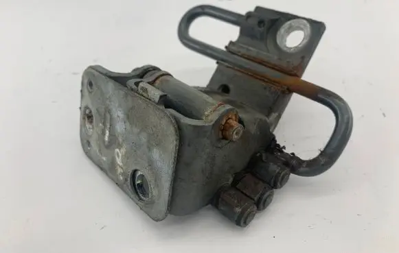 Audi Q7 4L Front door lower hinge 8e0831412a