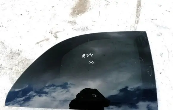 Chrysler Town & Country IV Rear side window